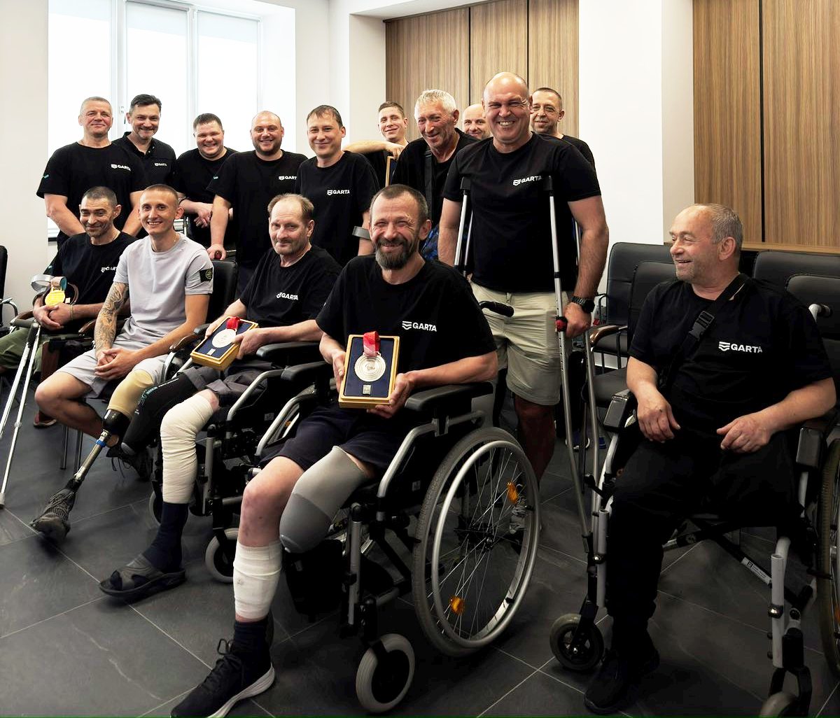 ветерани центру GARTA та Тарас Радь.jpg